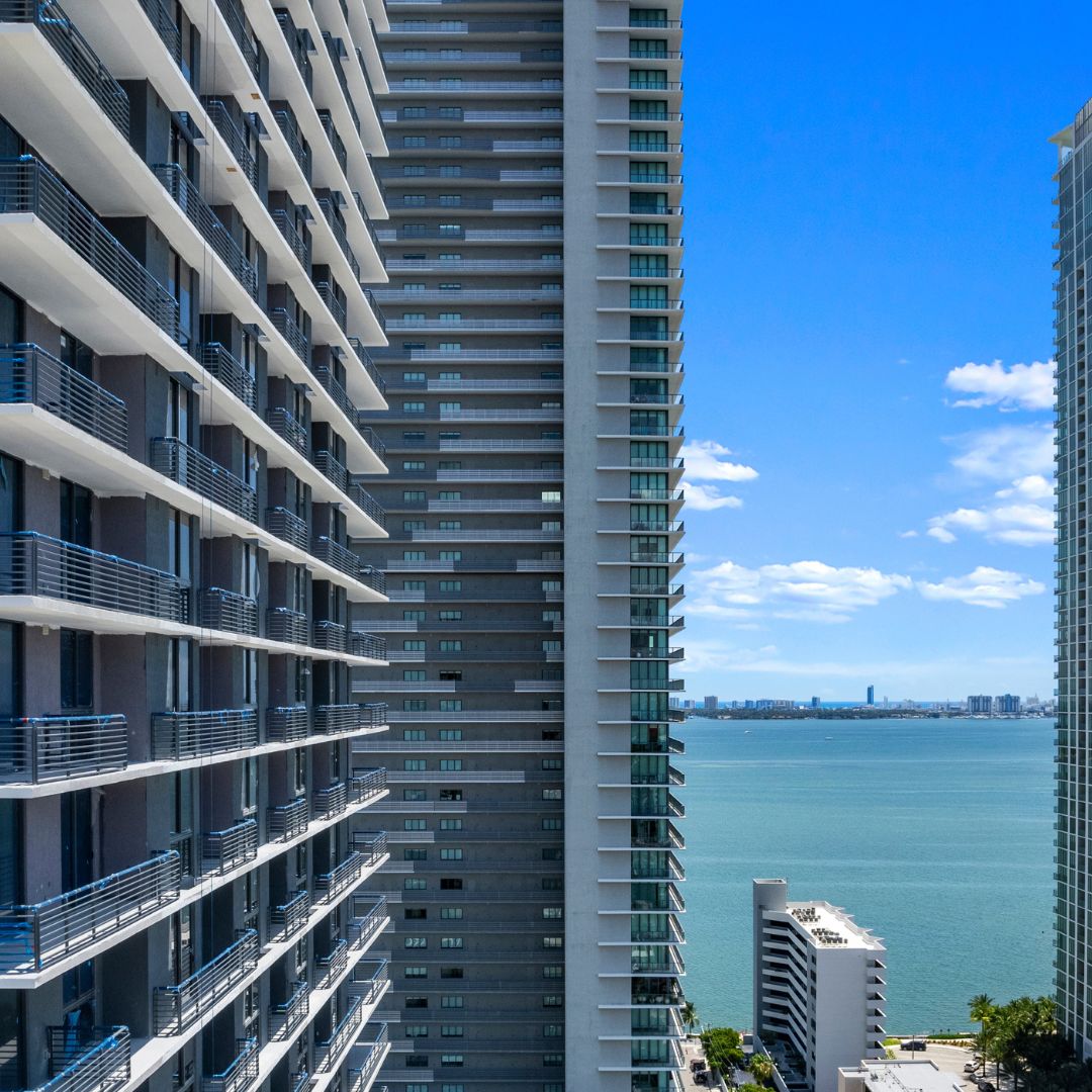 Metro Edgewater exterior tower, Edgewater Miami